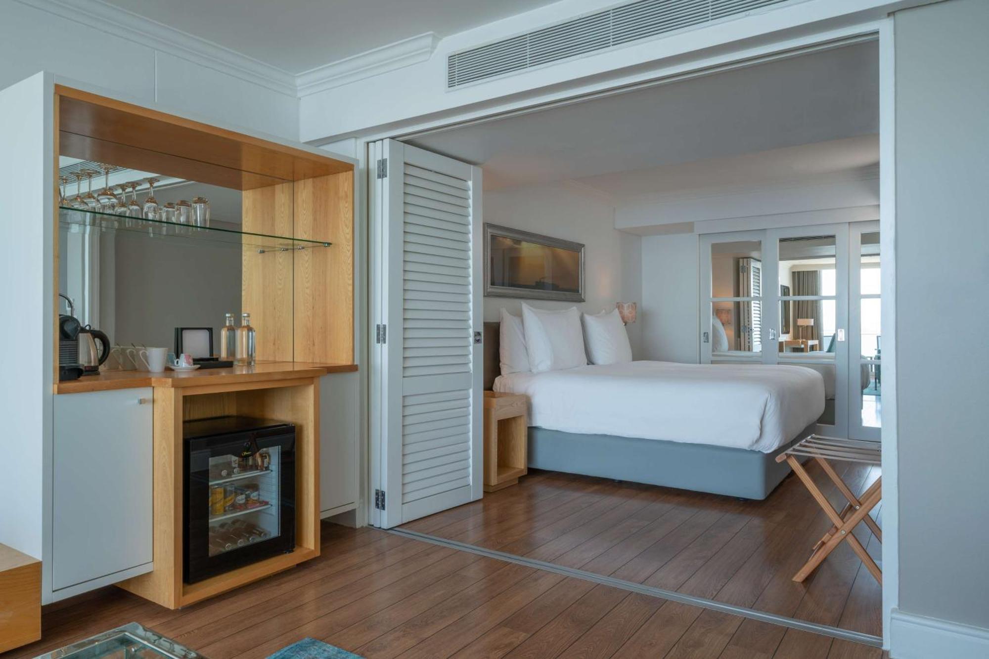 One-Bedroom Suite Balcony Ocean View
